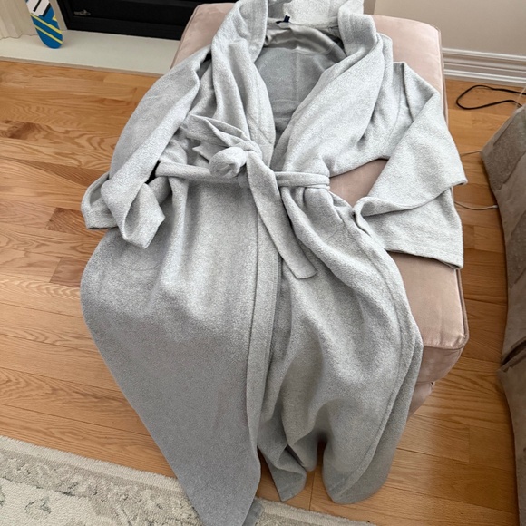 Reitmans Other - Reitmans Grey Hooded Robe - size xl